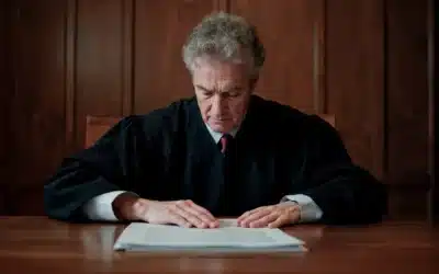Delito de Estafa Procesal: Qué Hacer si Eres Víctima o Investigado
